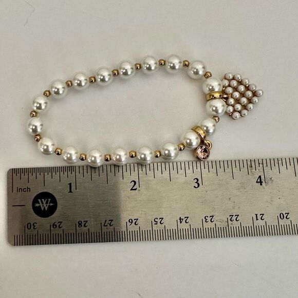 Faux pearl heart charm stretchy bracelet - Picture 7 of 10